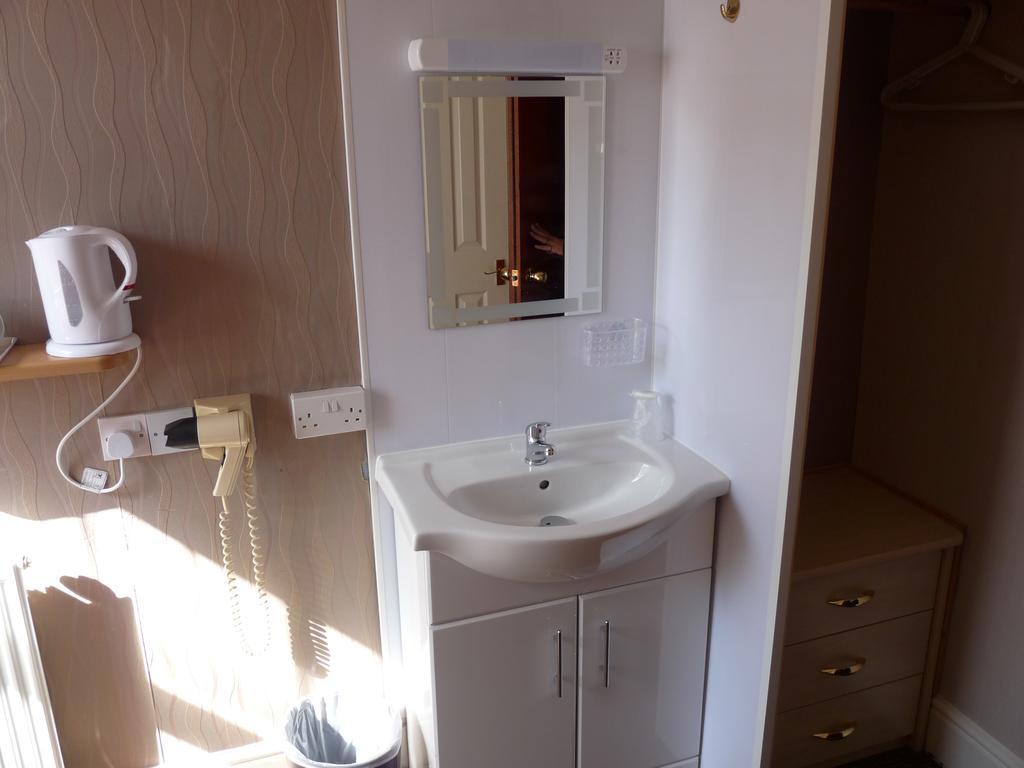 The Cumbrian Hotel Blackpool Bagian luar foto