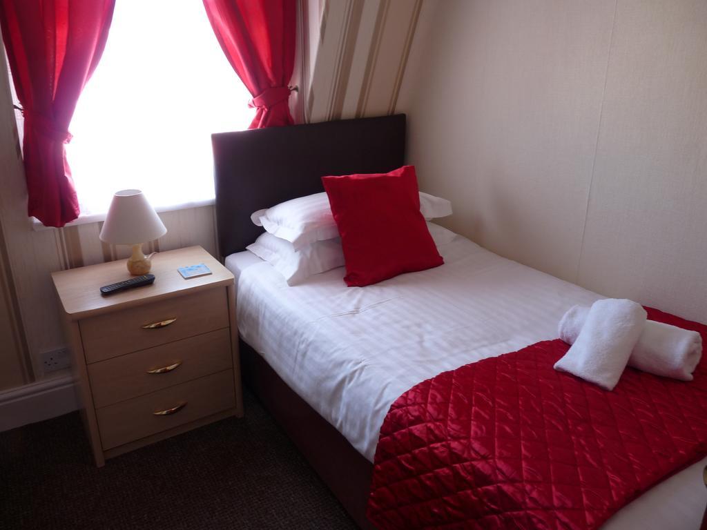 The Cumbrian Hotel Blackpool Bagian luar foto
